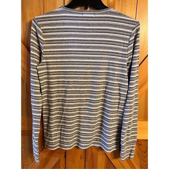 Gap Top Size Medium M Feather Tee Basic Pullover Gray Striped Metallic (2467) - Picture 5 of 5